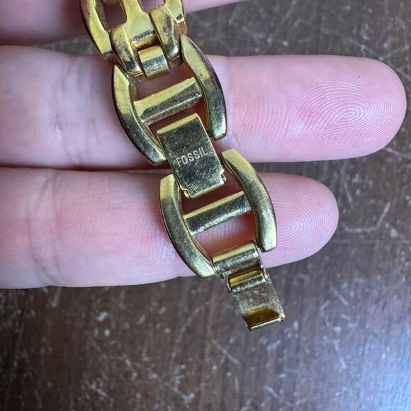 Fossil F2 Gold Tone Link Bracelet Analog Ladies Wristwatch Battery Powered - Picture 3 of 6